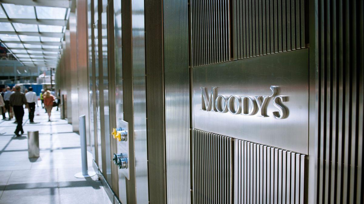 Moody's snížila výhled ratingu bank šesti zemí EU, včetně České republiky